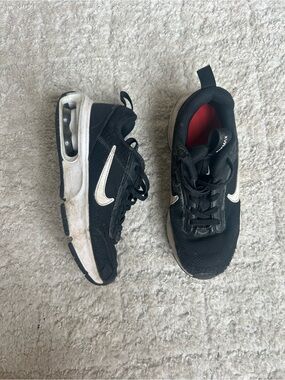 Nike youth boys size 1 max air black tennis shoes Kid Nike Air Max INTRLK Lite